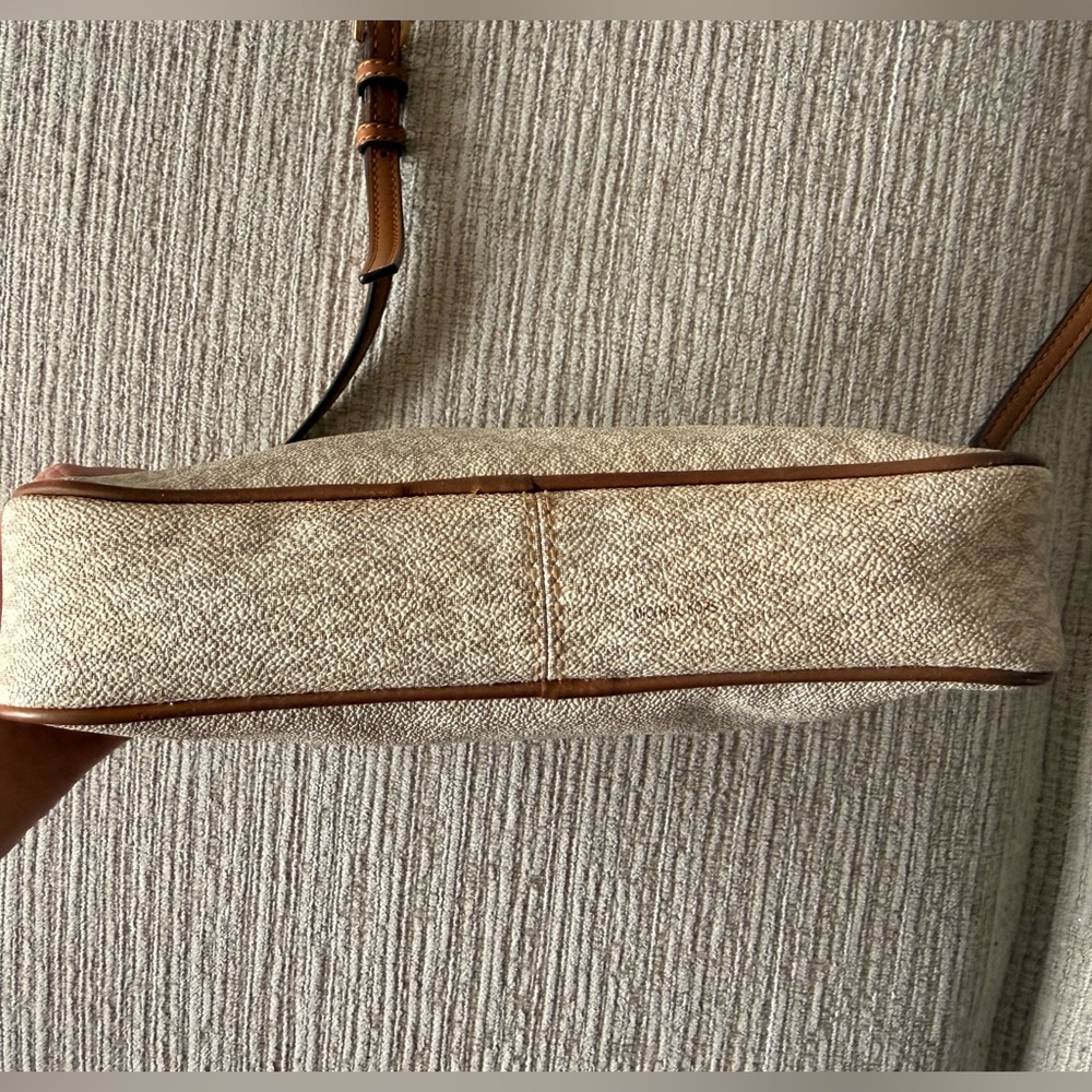 Michael Kors Signature Crossbody Bag - Picture 4 of 8